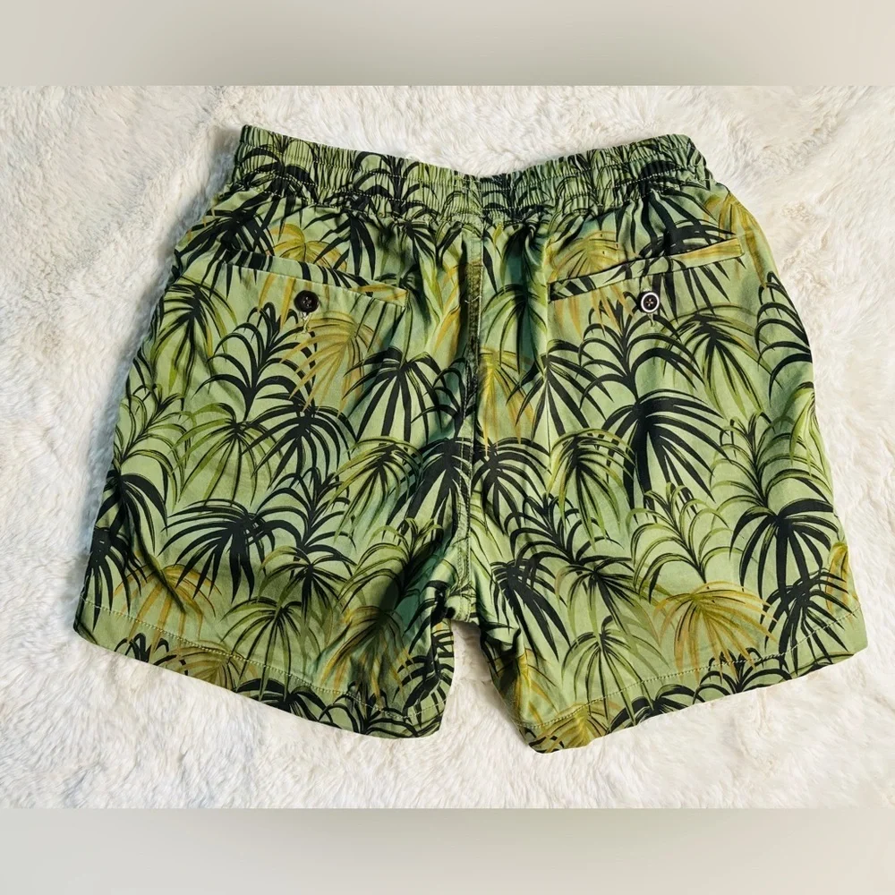 J. Crew Green Dock short in raining palm print Size: Small